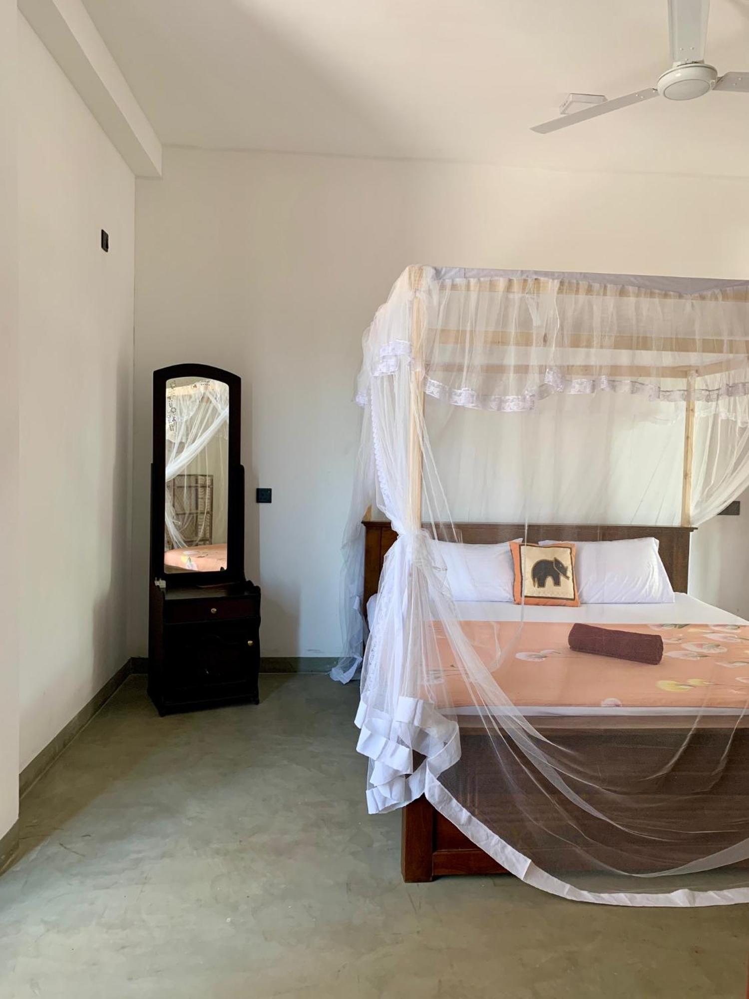 Appartamento Mrmango Weligama Esterno foto